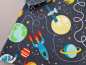 Preview: Langarmshirt Gr. 116/122 handgenäht mit Kaputze blau/schwarz Raketen Weltall