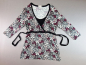 Preview: Stretchshirt Gr. 42 C&A schwarz mit rosa/pinken Blumen langarm Bindeband