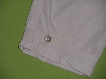 Sommerhose Gr. 74 creme mit coolen Taschen