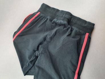 ¾ Sporthose Gr. 140 Mangoon schwarz mit pinken Streifen