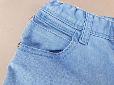 kurze Jeanshose Gr. 116/122 Benetton hellblau