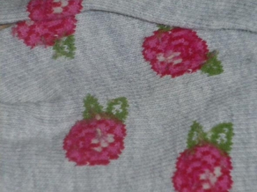 Socken 12cm Gr. 19-21 grau mit Erdbeeren