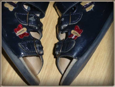 Sandalchen Gr. 21 Däumling Lackschuh blau