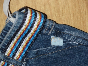 Jeans Gr. 62 mit Gürtel und Hund