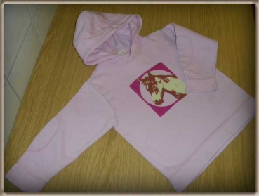 Kaputzensweatshirt Gr. 98/104 Bio Purpur rosa mit Pferd