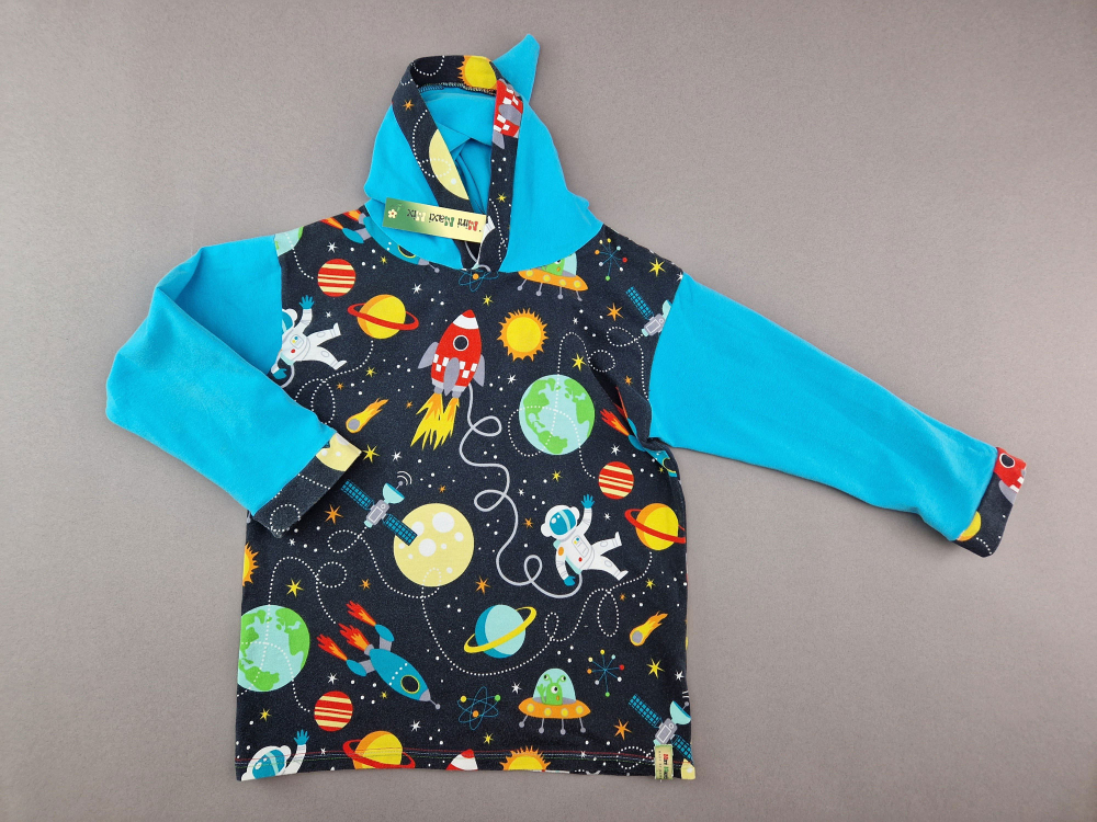 Langarmshirt Gr. 116/122 handgenäht mit Kaputze blau/schwarz Raketen Weltall