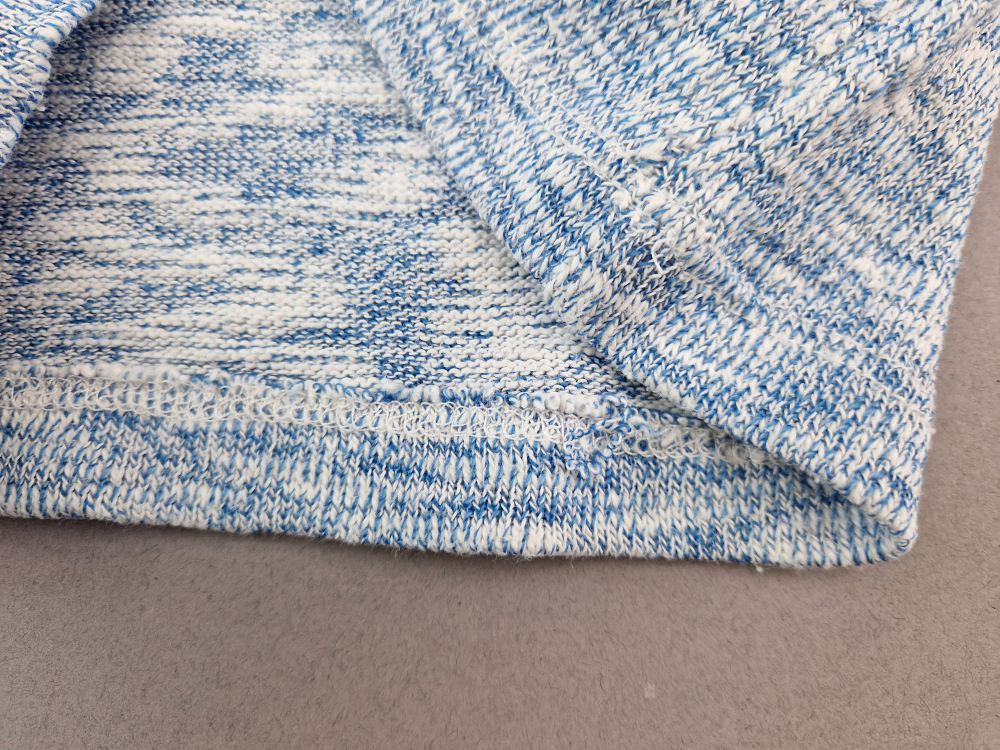 Strickkleidchen Gr. 74 Topomini hellblau meliert mit Kaputze und Katze