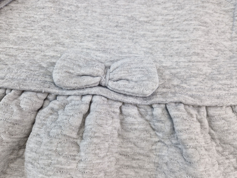 wattiertes Kleidchen Gr. 74/80 grau langarm Schleifchen