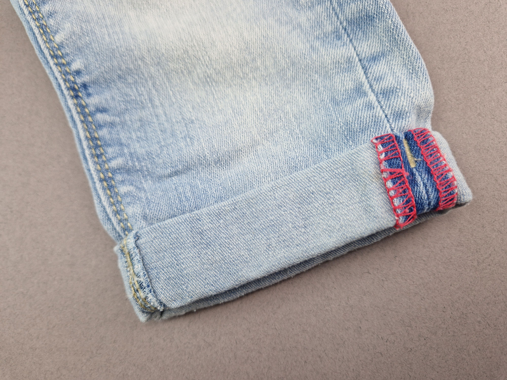 ¾ Jeanshose Gr. 104 s.Oliver hellblau Herzchen