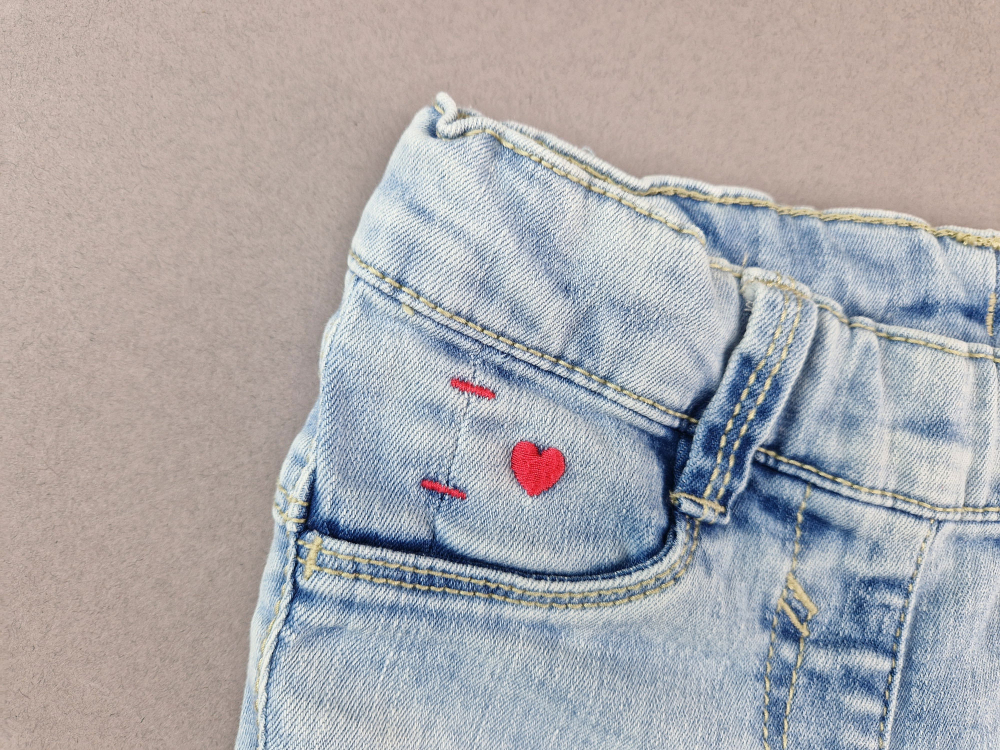 ¾ Jeanshose Gr. 104 s.Oliver hellblau Herzchen