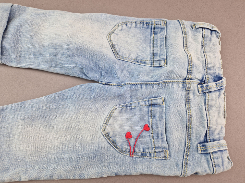 ¾ Jeanshose Gr. 104 s.Oliver hellblau Herzchen