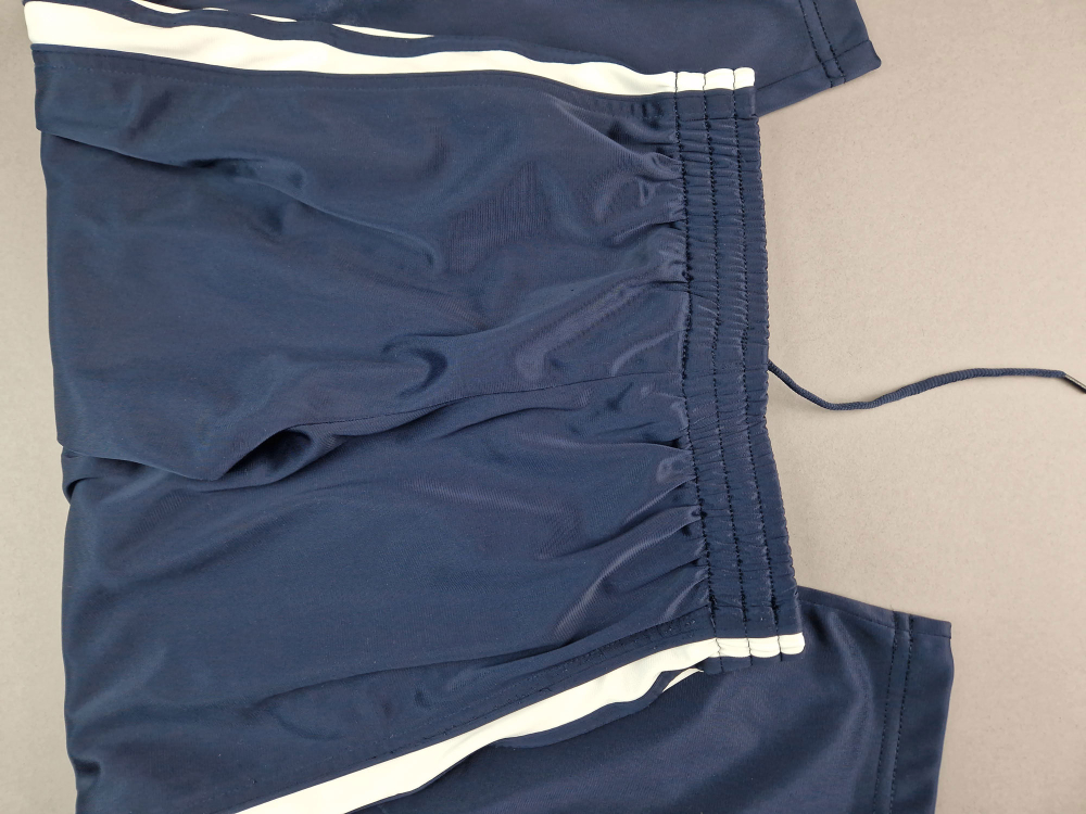 Sporthose Gr. 122 dunkelblau mit weißen Streifen lang