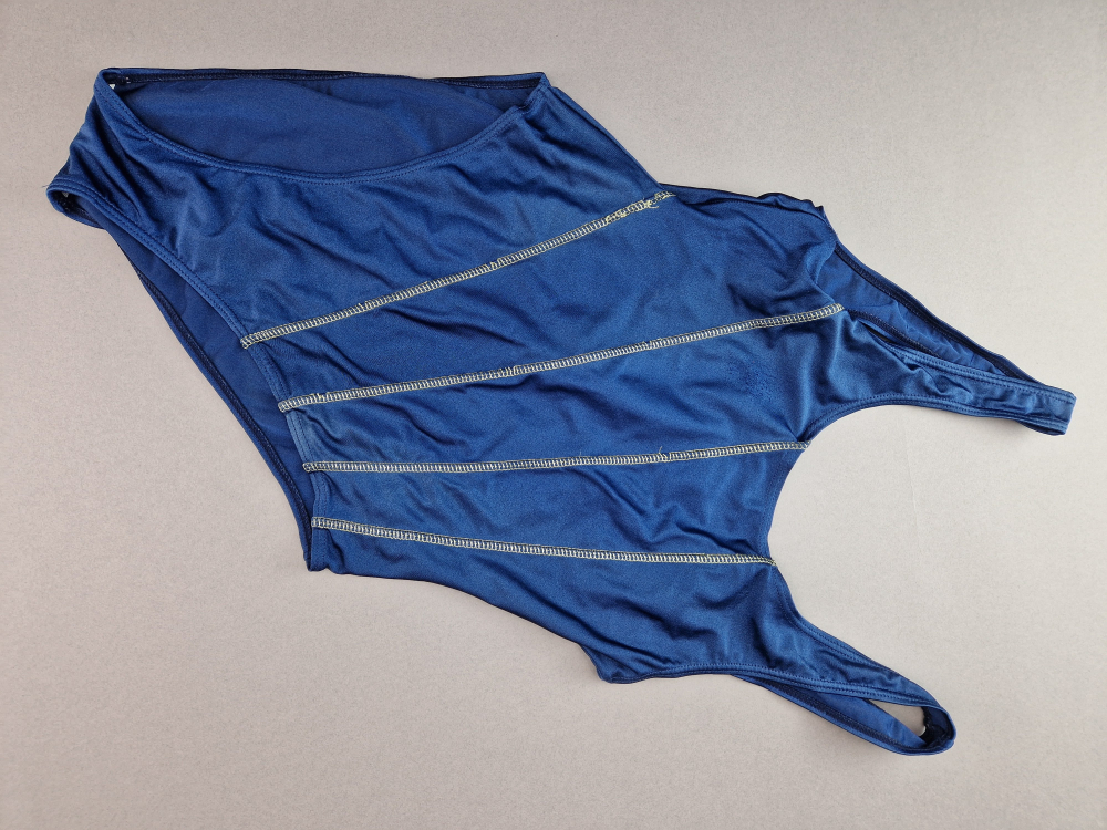 Badeanzug Gr. 164/170 dunkelblau mit goldenen Nähten