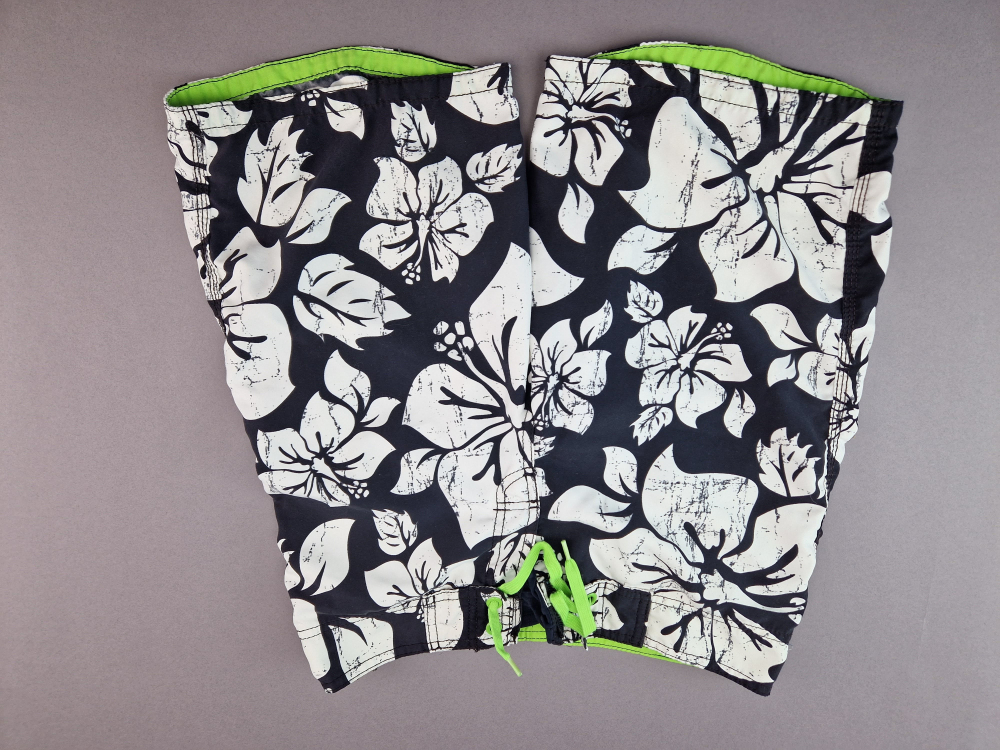 Badeshorts Gr. 158/164 H&M schwarz/weiß – neongrün  Blätter