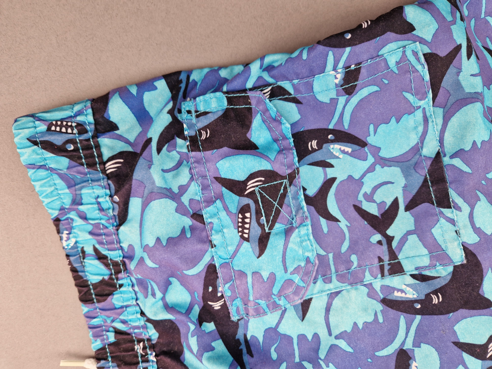 Badeshorts Gr. 140/146 Yigga schwarz/blau Haie (weit)