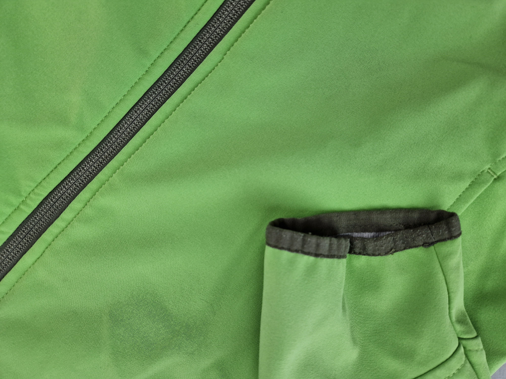 Softshelljacke Gr. 134 me°ru'  grün/grau mit Kaputze