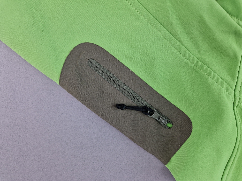 Softshelljacke Gr. 134 me°ru'  grün/grau mit Kaputze