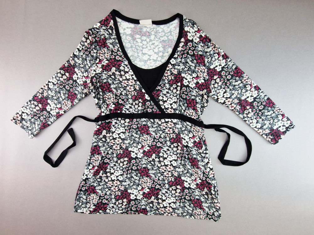 Stretchshirt Gr. 42 C&A schwarz mit rosa/pinken Blumen langarm Bindeband