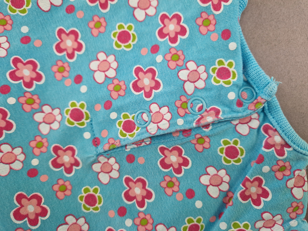 Sommerspieler Gr. 74 Liegelind hellblau mit Blumen
