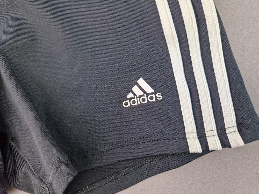 kurze Sporthose Gr. 140 Adidas schwarz/weiß