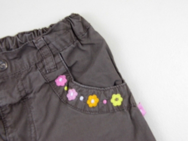 Sommerhose Gr. 80 braun mit gestickten Blumen