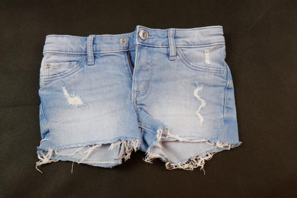 kurze Stretchjeans Gr. 104 H&M blau Jeansshorts