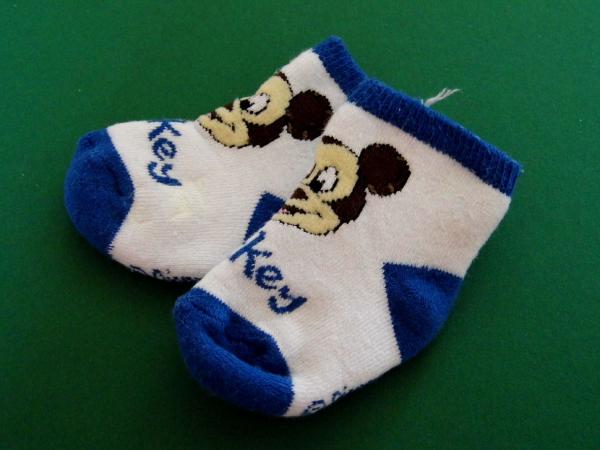 Newborn Socken blau/weiß mit Micky Maus