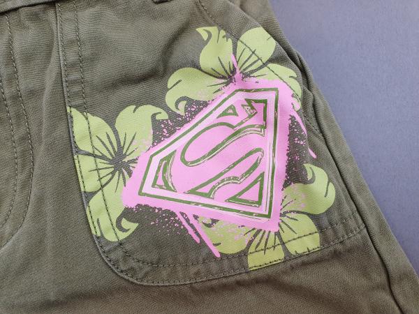 kurze Jeans Gr. 116 H&M oliv Superman