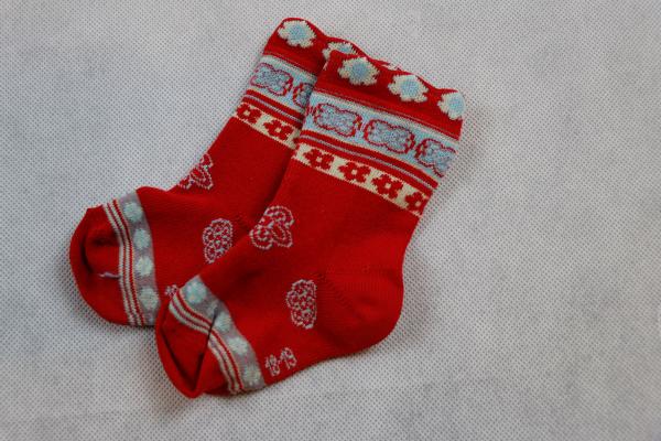 Socken Gr. 16-18 rot mit Blümchen