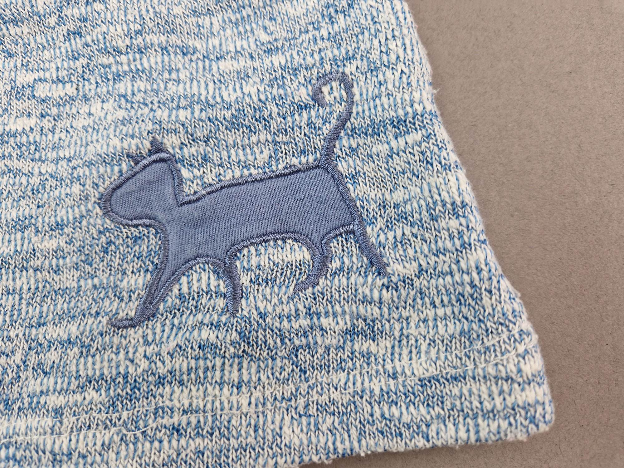 Strickkleidchen Gr. 74 Topomini hellblau meliert mit Kaputze und Katze
