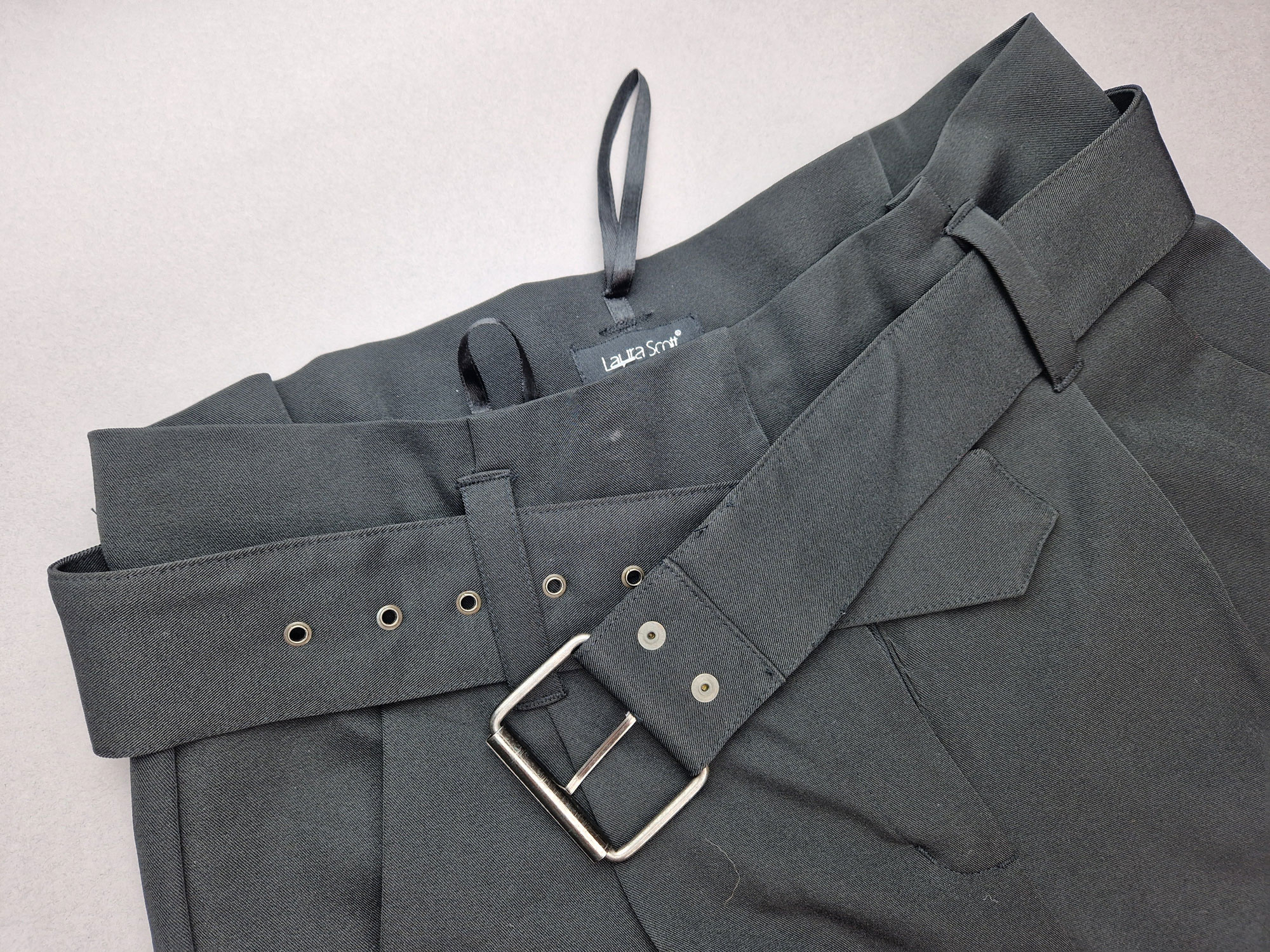 Businesshose Gr. 36/38 laura scott SCHWARZ mit Gürtel und Bügelfalte