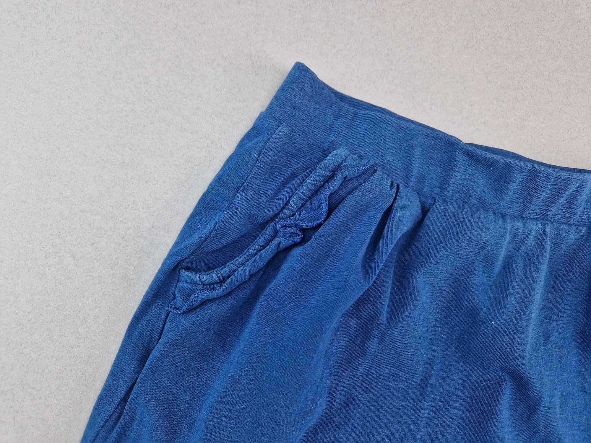 Haremshose Gr. 86 dunkelblau mit Taschen, Rüschen und Herzen