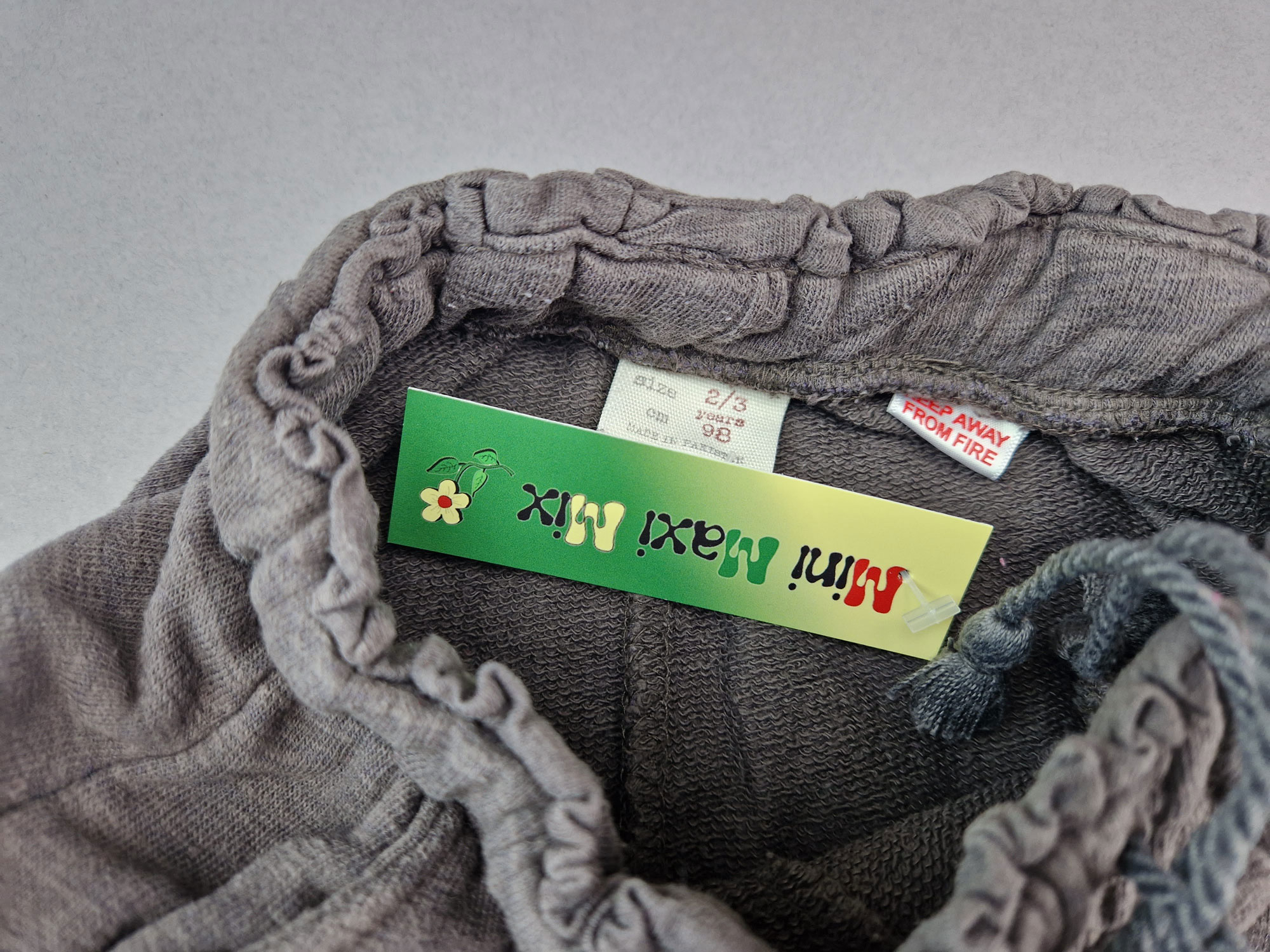 schicke Sweathose Gr. 86/92 Zara dunkelbraun mit Taschen und Kordelzug