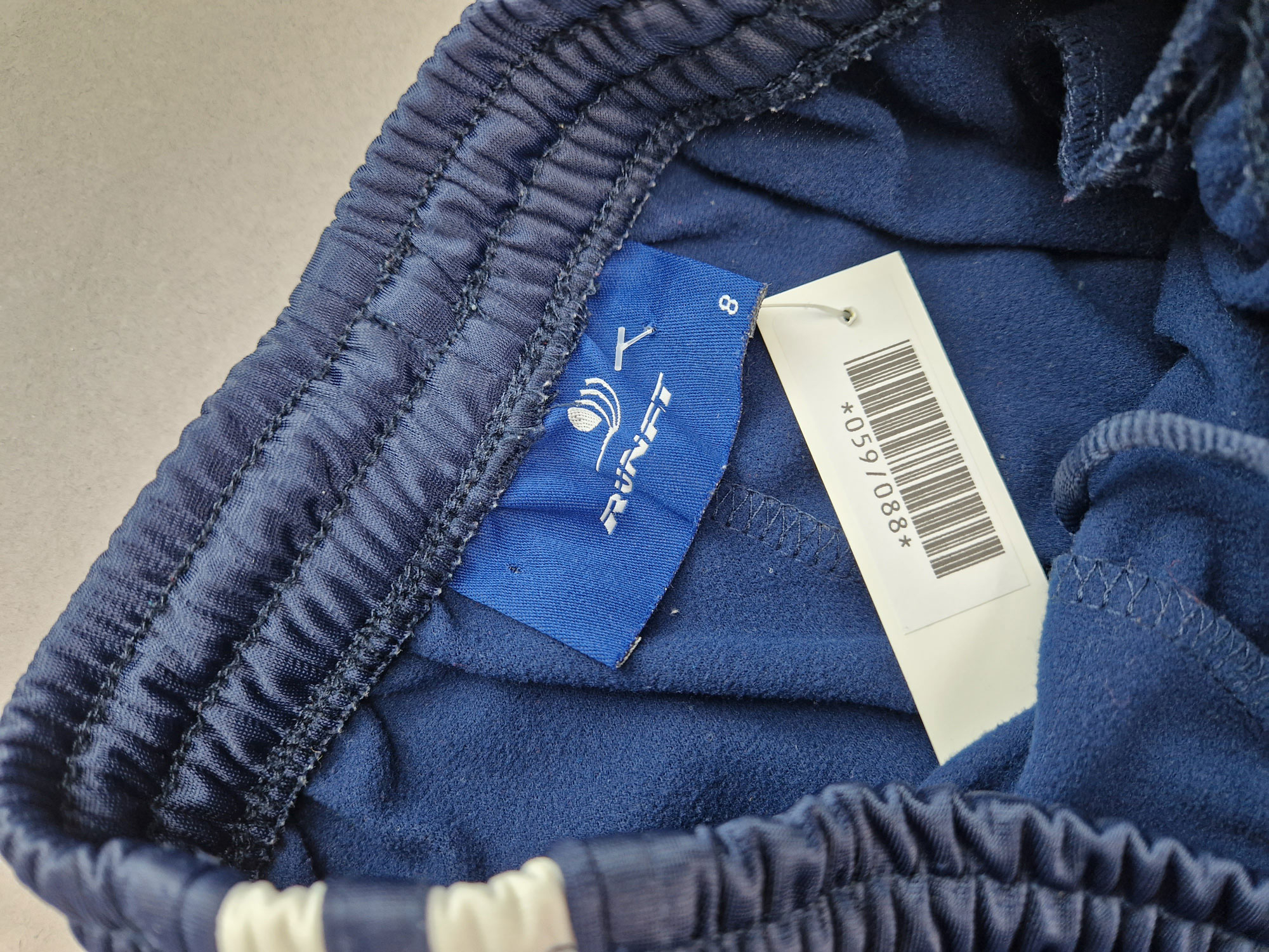 Sporthose Gr. 122 dunkelblau mit weißen Streifen lang