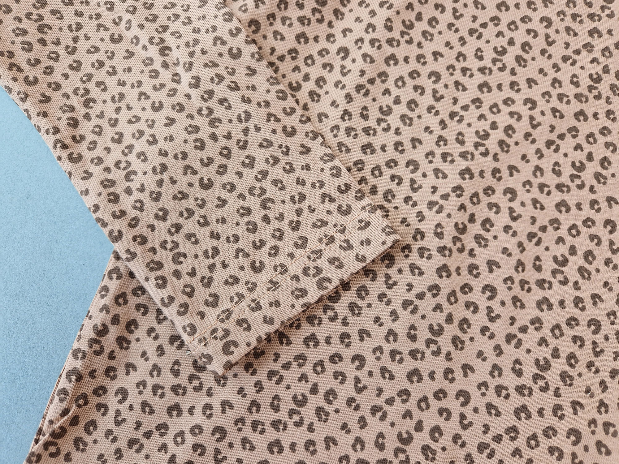 Stretchshirt langarm Gr. 122 H&M braun mit Muster