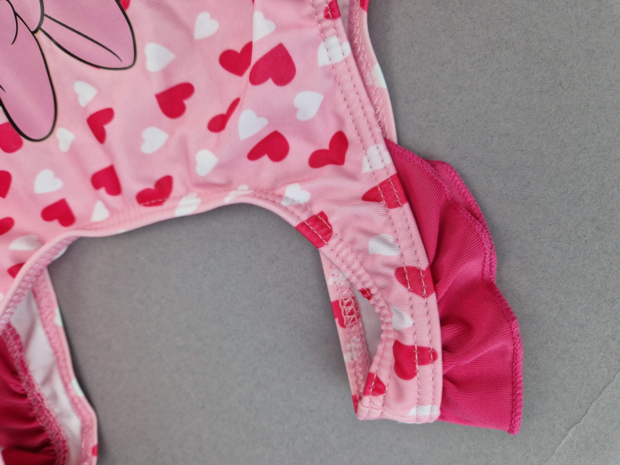 Badeanzug Gr. 134/140 Minni Mouse rosa mit pinken Herzen und Rüschen