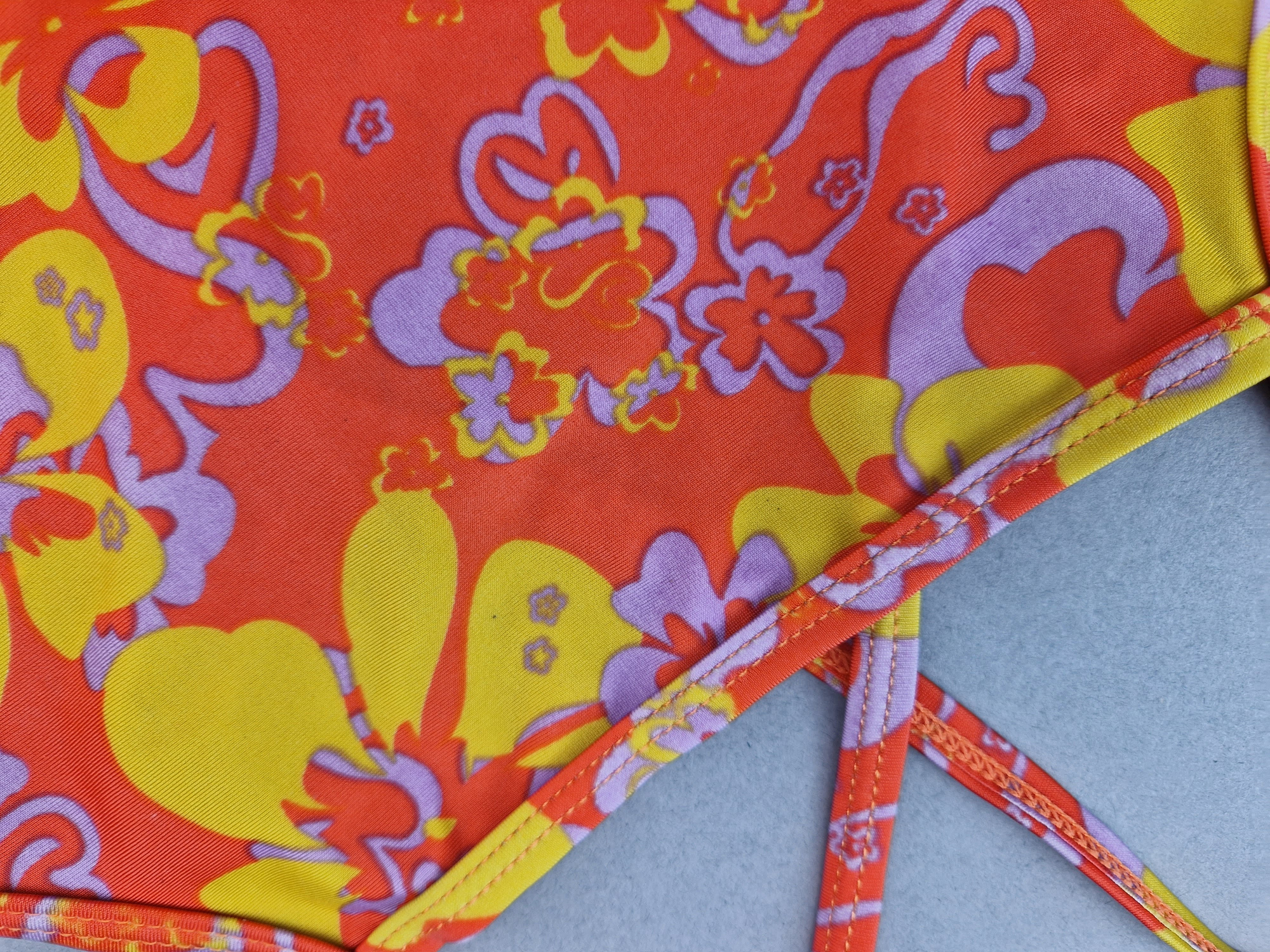 Badeanzug Gr. 128/134 orange mit gelben/flieder Blumen