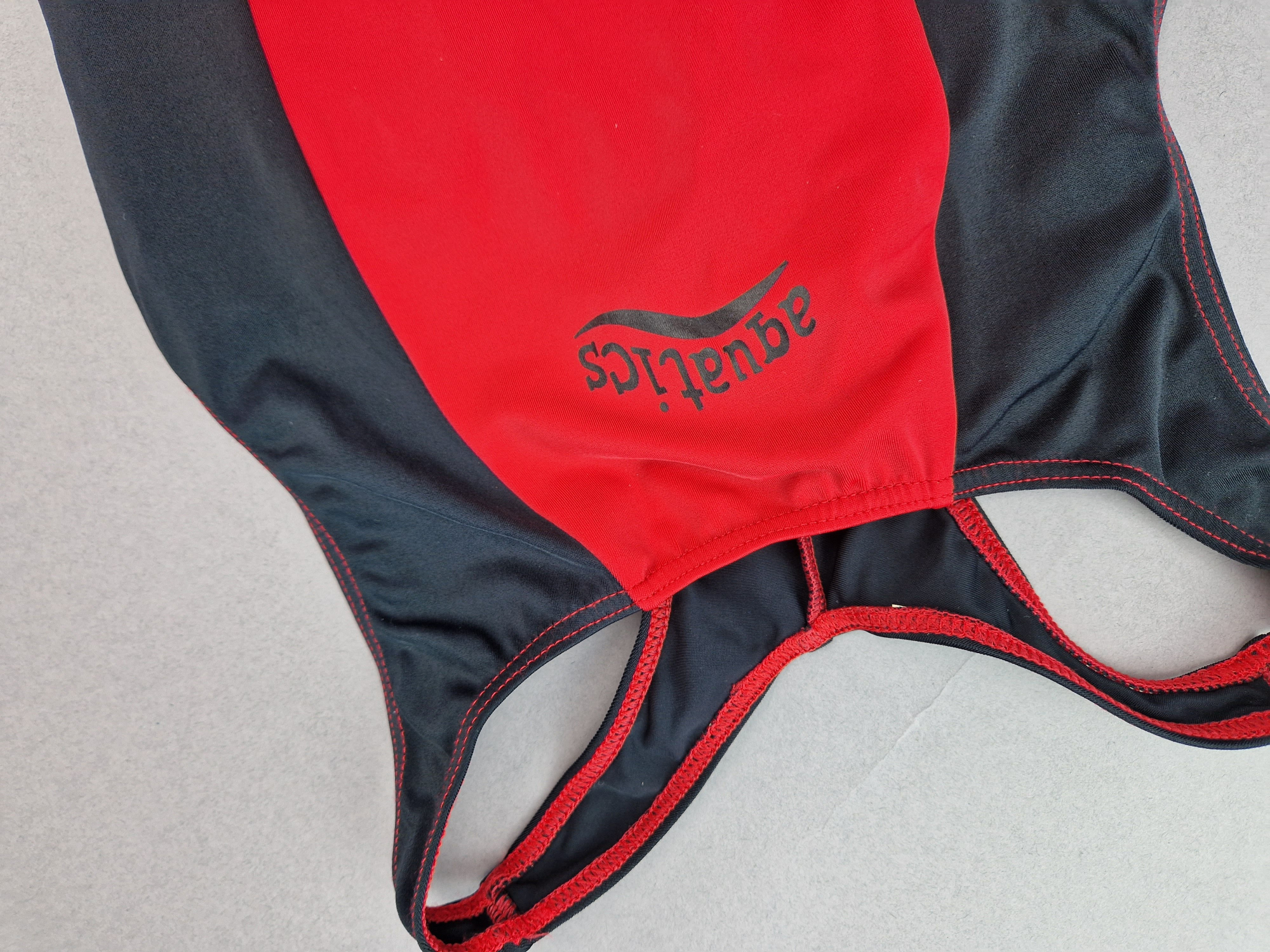 Badeanzug Gr. 164/170 rot/schwarz