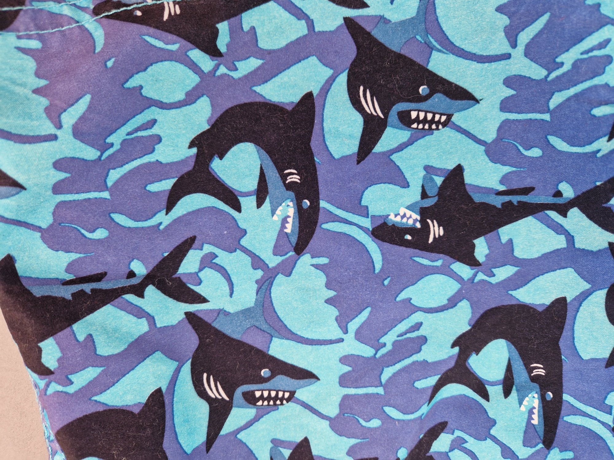 Badeshorts Gr. 140/146 Yigga schwarz/blau Haie (weit)