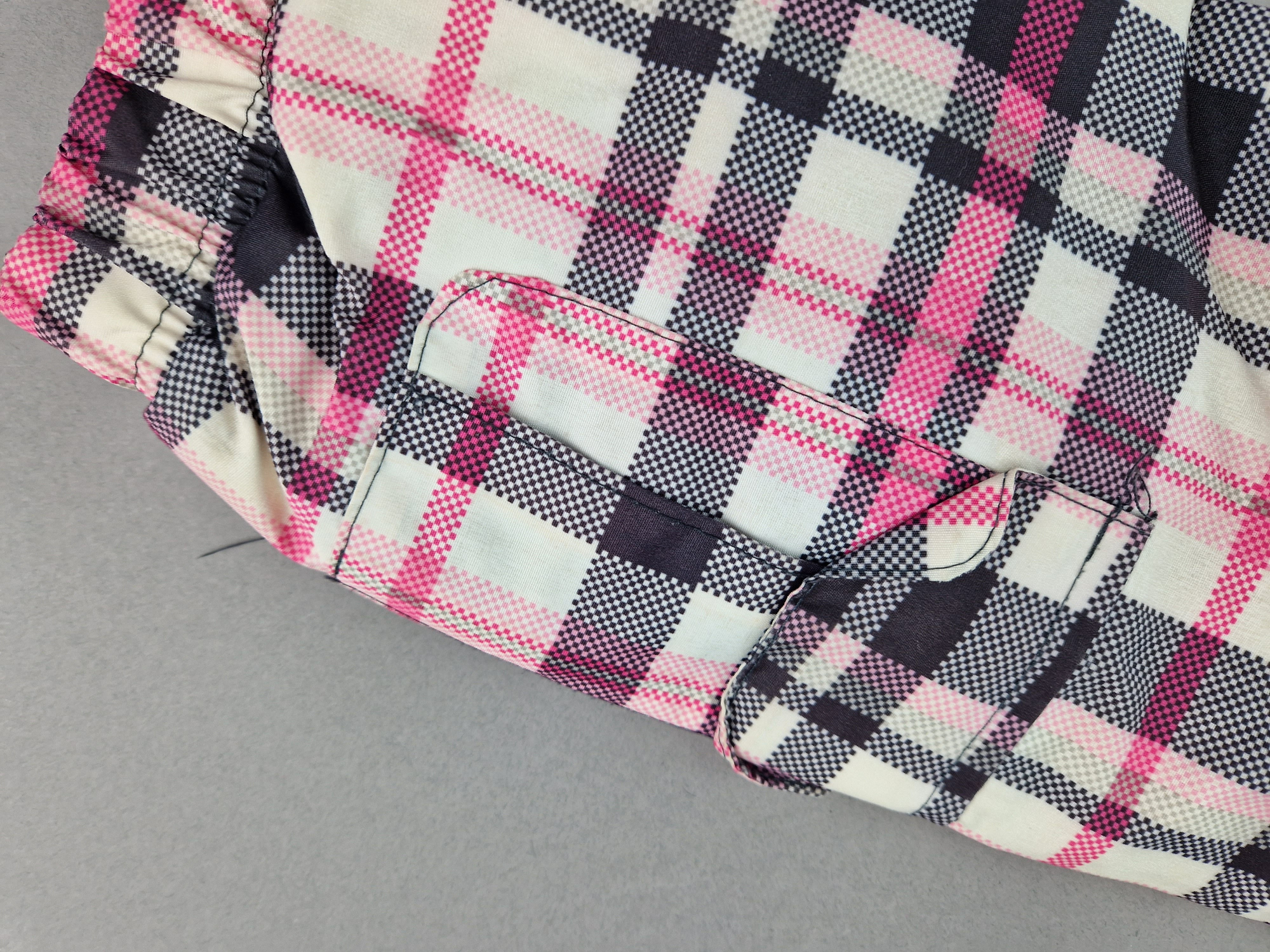 Winteranorak Gr. 122 rosa/grau/weiß kariert mit Kaputze