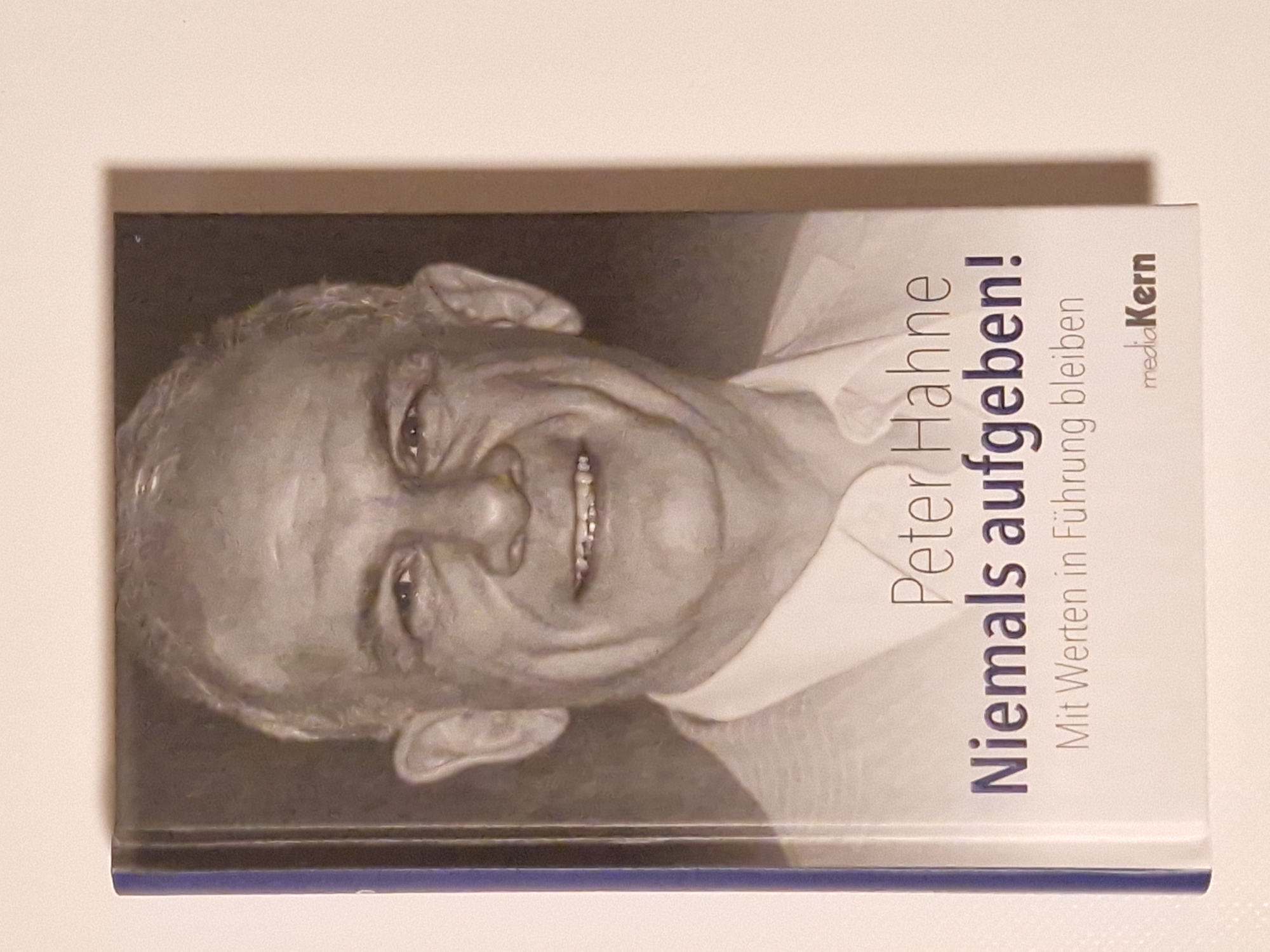 Niemals aufgeben! Mit Werten in Führung bleiben – Peter Hahne  * handsigniert *