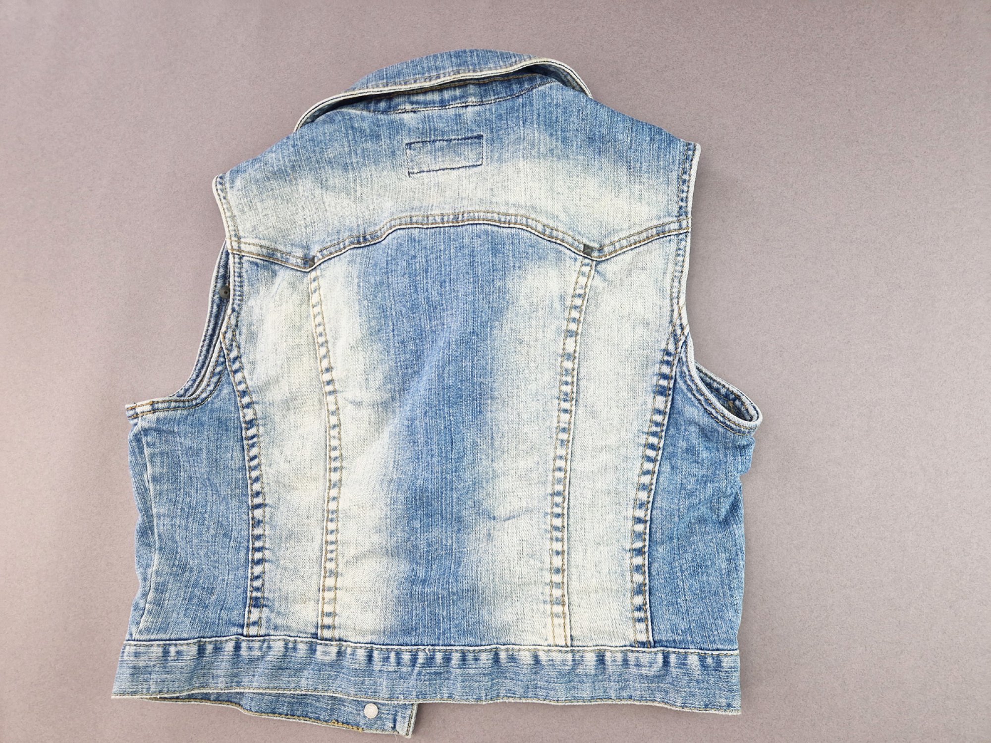 Jeansweste Gr. 158 s.Oliver hellblau mit Nieten