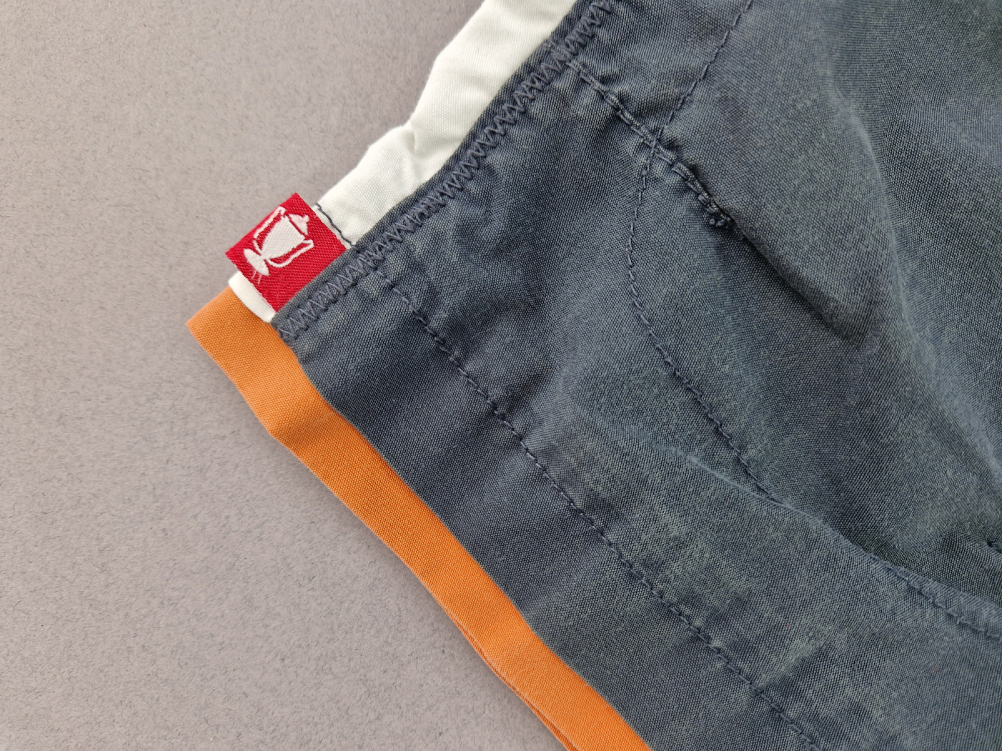 Sommershort Gr. 122 C&A Disney grau/weiß Gummibund