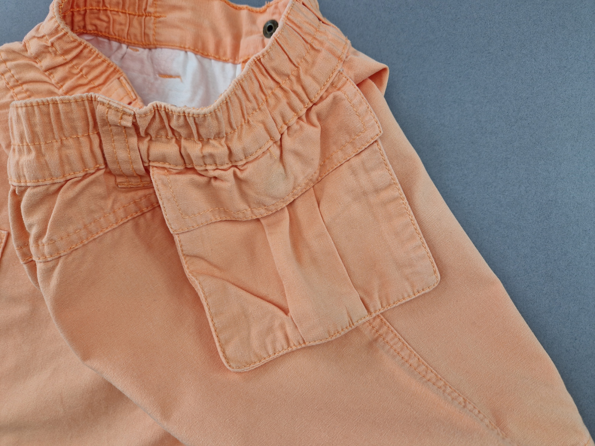 kurze Jeans Gr. 128 Aldi orange mit vielen Taschen