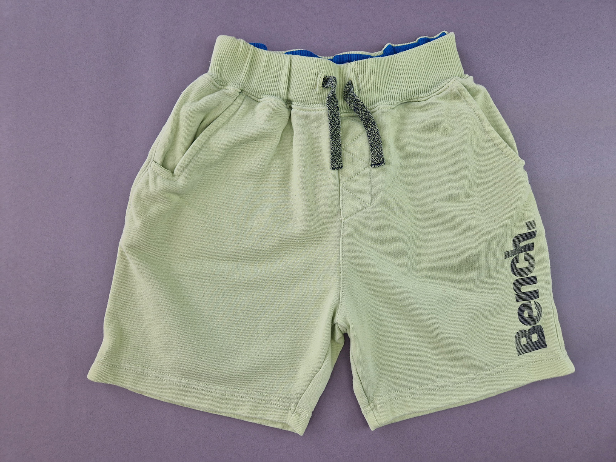 Sweatshort Gr. 140 bench – breiter Gummibund hellgrün